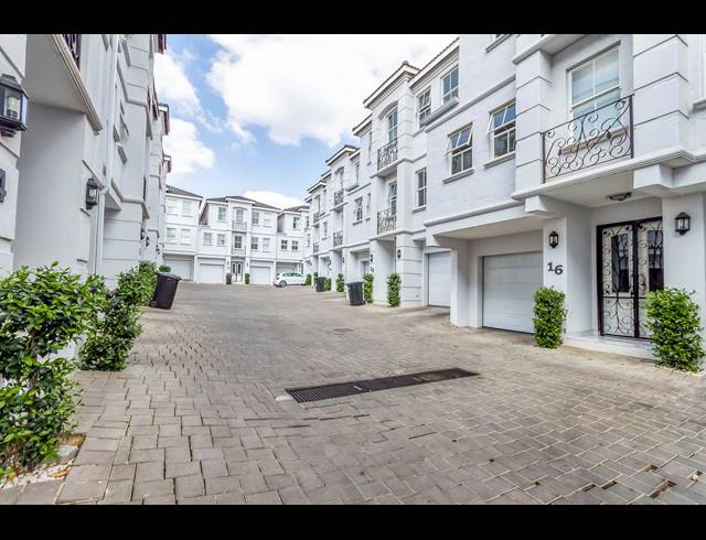 3 BEDROOM TOWNHOUSE TO LET IN BRYANSTON